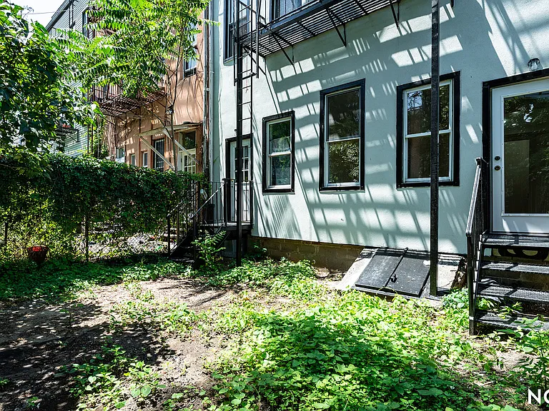 88 Menahan St #1L — Photo 19