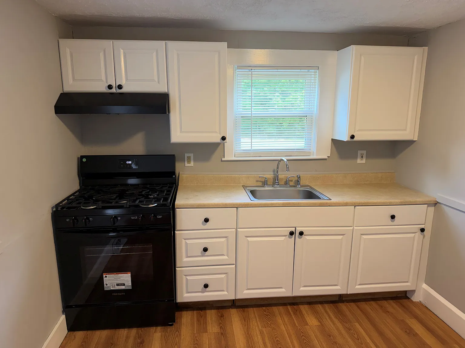2 bed, 1050 sqft, $2,400 — Photo 3