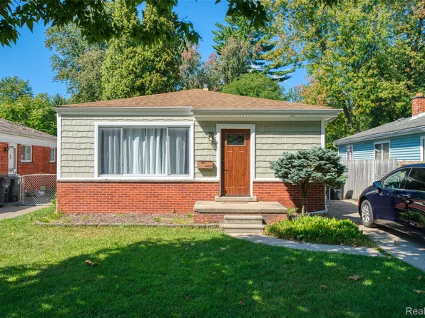 18429 Gillman St, Livonia, MI 48152