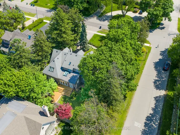 78 Meadowbank Rd, Toronto, ON M9B 5C9