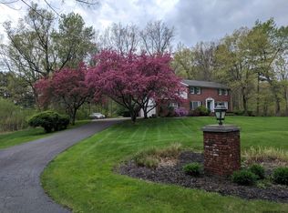 4 Lower Sage Hill Ln, Menands, NY 12204