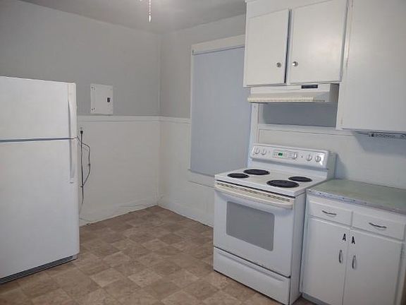 3rd image of 2475 E Johnson Ave