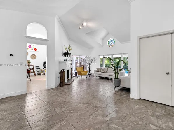 19712 NW 88th Ave, Hialeah, FL 33018