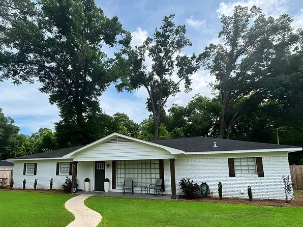 25 Cherry Dr, Saraland, AL 36571