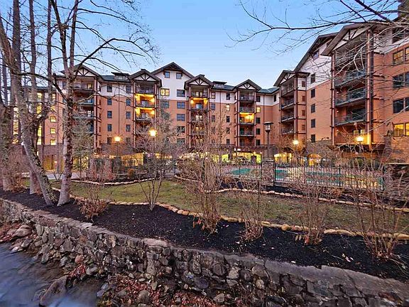4th image of 215 Woliss Ln #210
