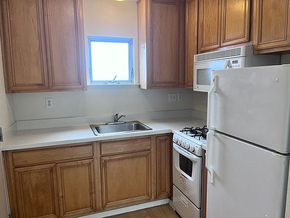 2nd image of 1008 Soquel Ave APT 207