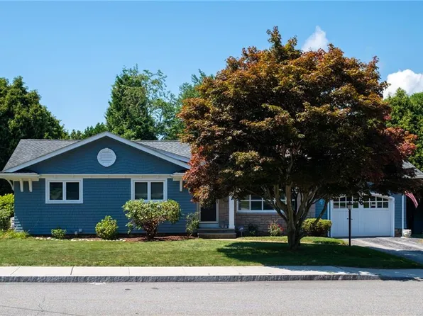 3 Emerald St, Westerly, RI 02891