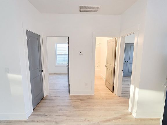 3rd image of 216 Essex Dr
