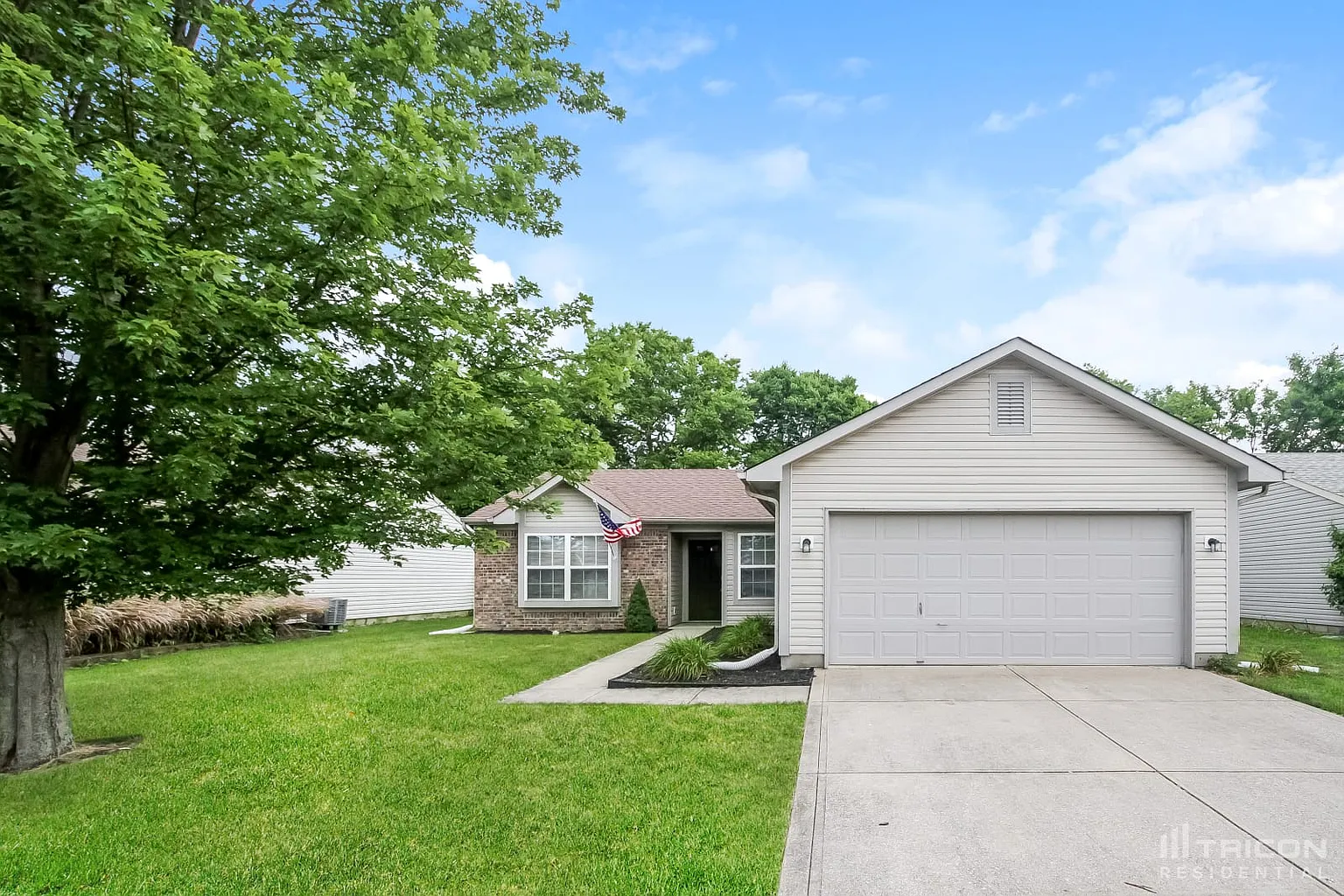 9214 Whitecliff Way photo 1