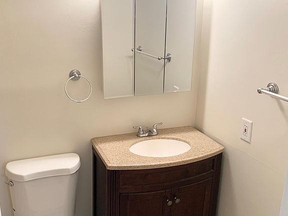 5th image of 2414 NE 25th Pl APT 6
