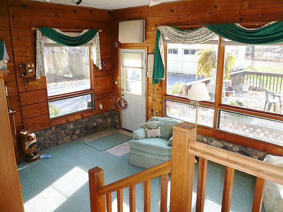 SUNKEN FAMILY ROOM W/FIREPLACE