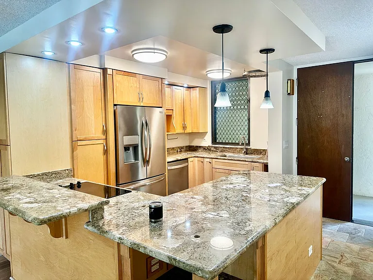 501 Hahaione St #3F — Photo 2