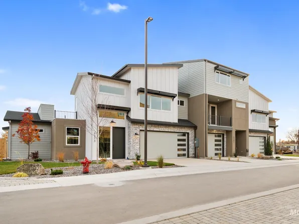 5273 N River Water Ln, Garden City, ID 83714