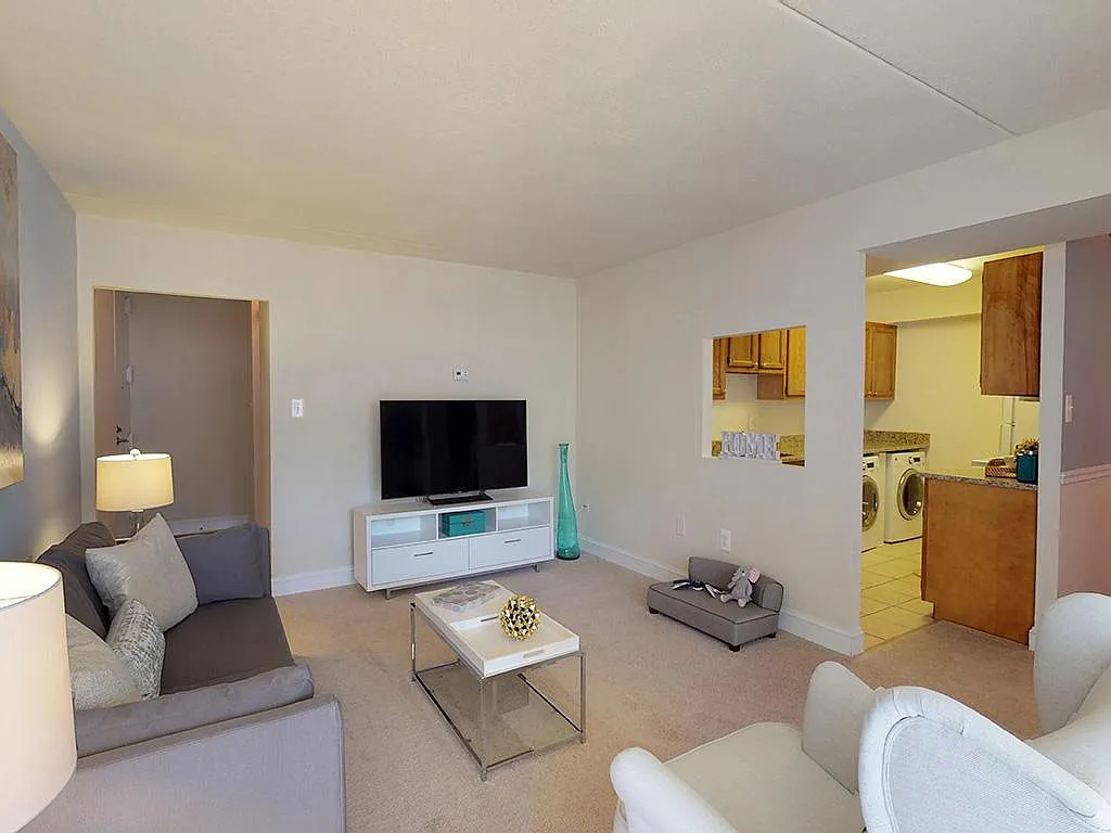 Stuart Woods Apartments — Photo 1