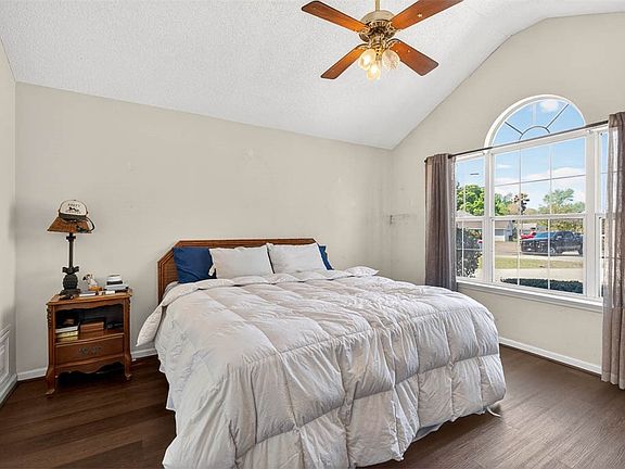 3rd image of 136 Timber Ridge Dr