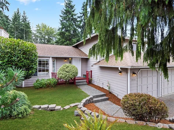 1216 211th Place SW, Lynnwood, WA 98036