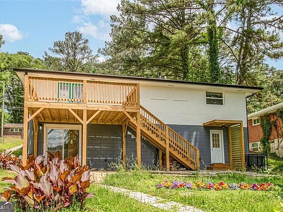 2nd image of 3699 Larkspur Ter