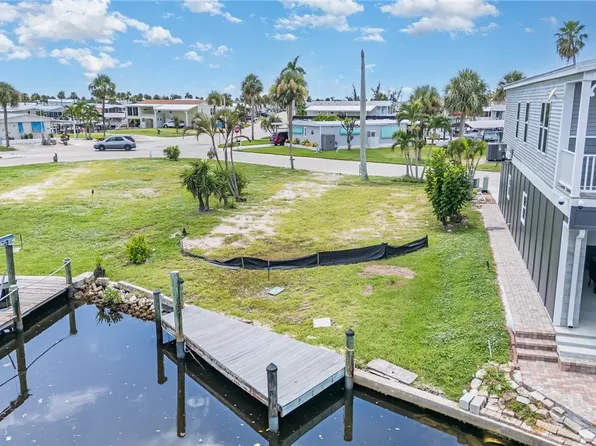 11280 Dogwood Ln, Fort Myers Beach, FL 33931