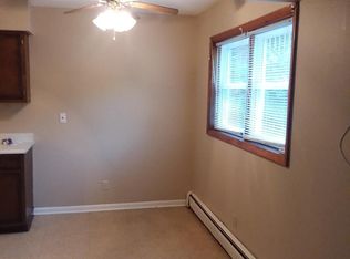 550 Telegraph St APT 13, Marengo, IL 60152