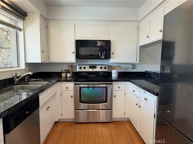 22725 Nadine Cir #B — Photo 6