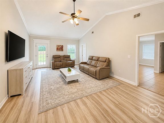 4th image of 140 Colonial Drive