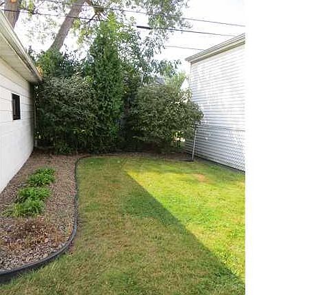 5th image of 80 Henderson Ave
