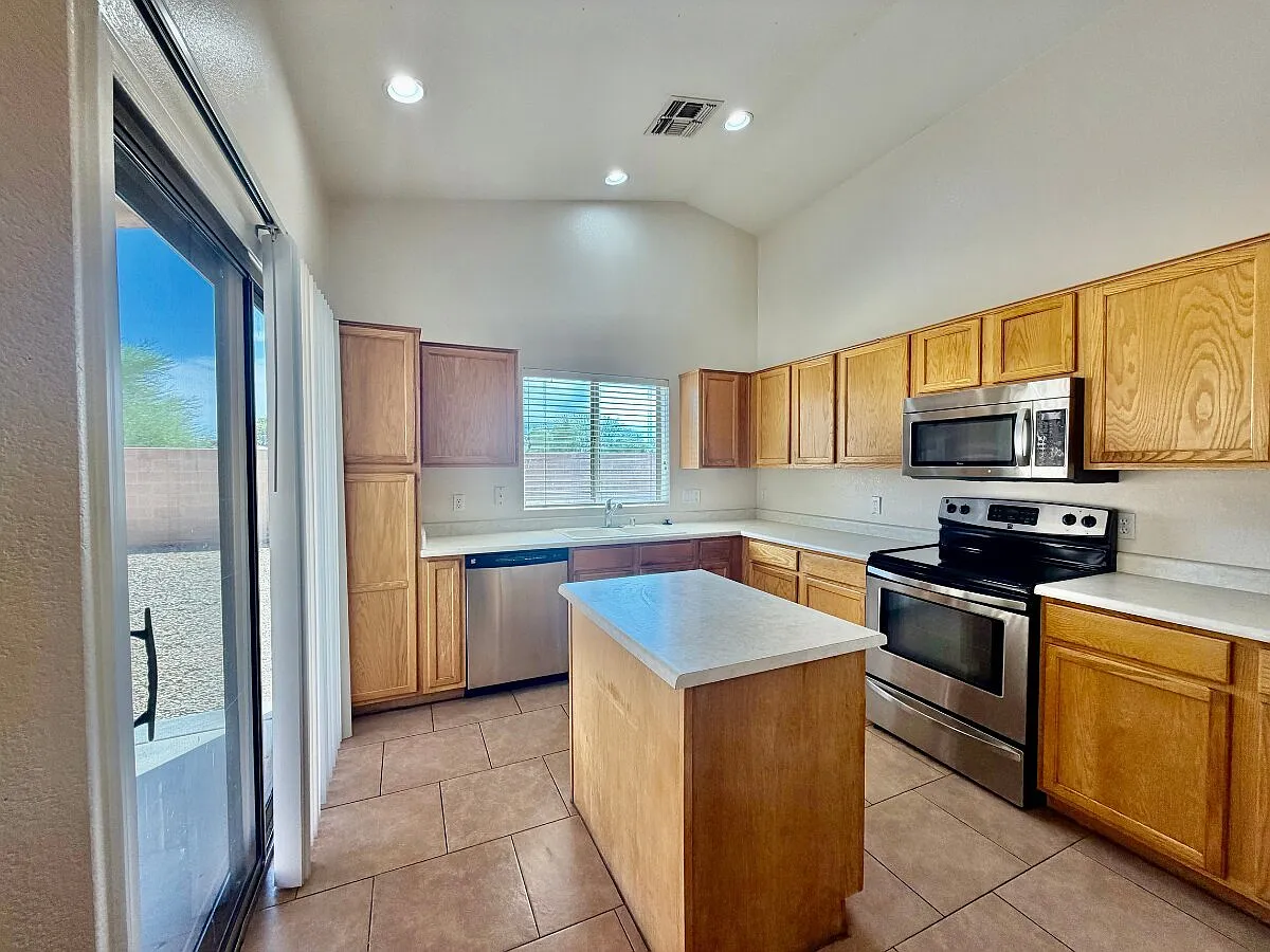 9323 W Harmony Ln — Photo 2
