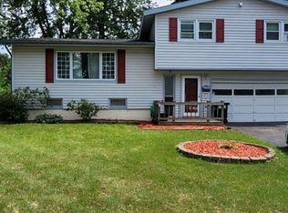 211 Riverine Rd, Liverpool, NY 13090