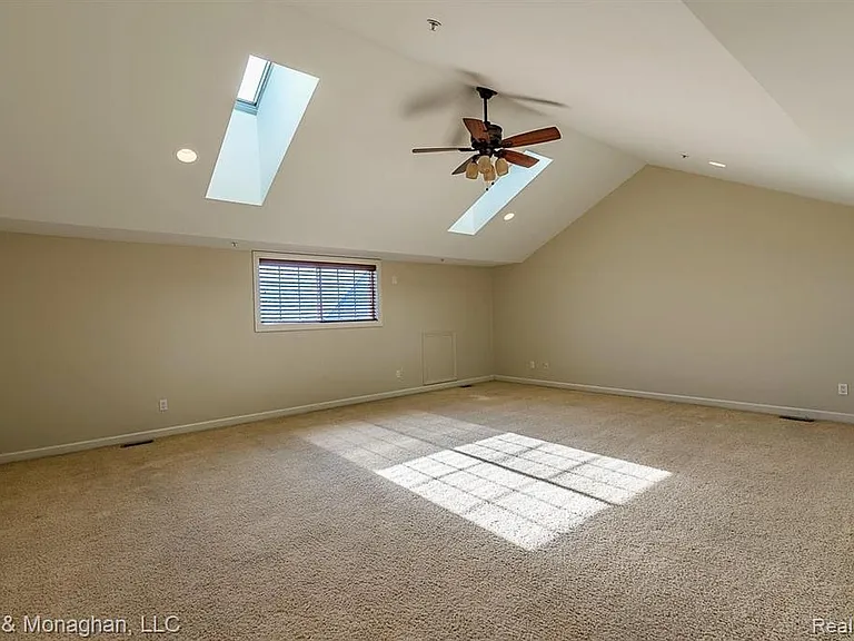2210 Attard — Photo 26