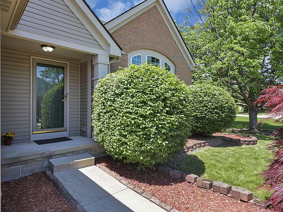 5th image of 8433 Lucerne Dr
