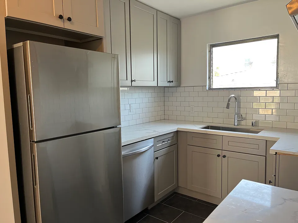 1926 N Vista Del Mar Ave #7