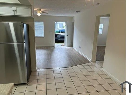 3rd image of 528 SE 7th St APT 4
