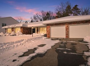 16 Sesame Dr, Chicopee, MA 01020