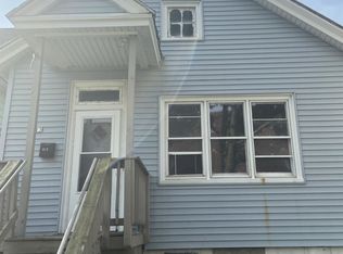 913 W Maple St #A, Milwaukee, WI 53204