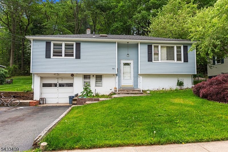 1st image of 160 Brook Dr
