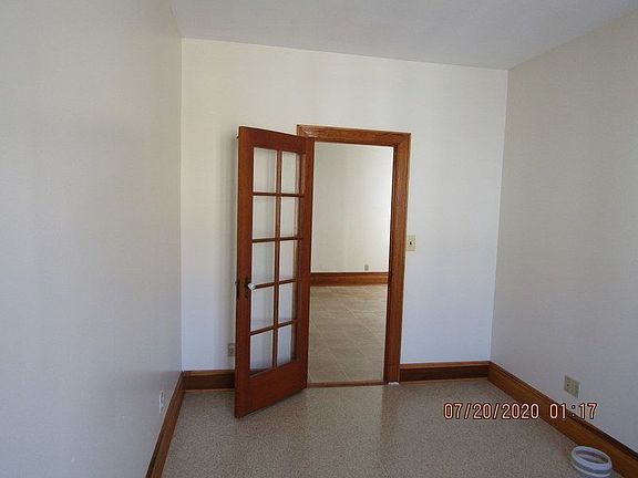 5th image of 536 40th St #2AA