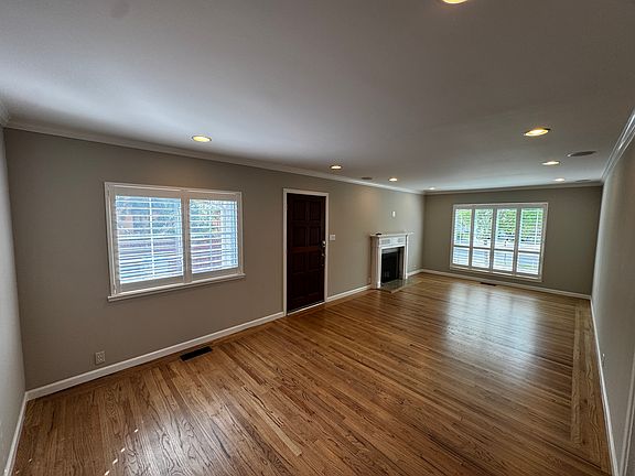 4th image of 2463 Fernwood Ave