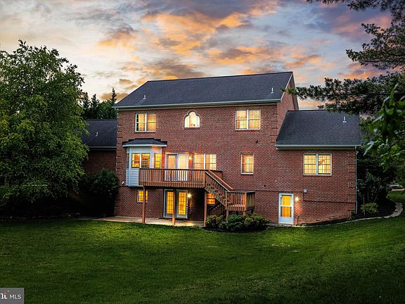 3rd image of 580 Myers Ave