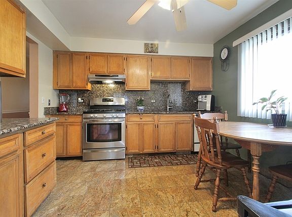 5th image of 6661 N Onarga Ave