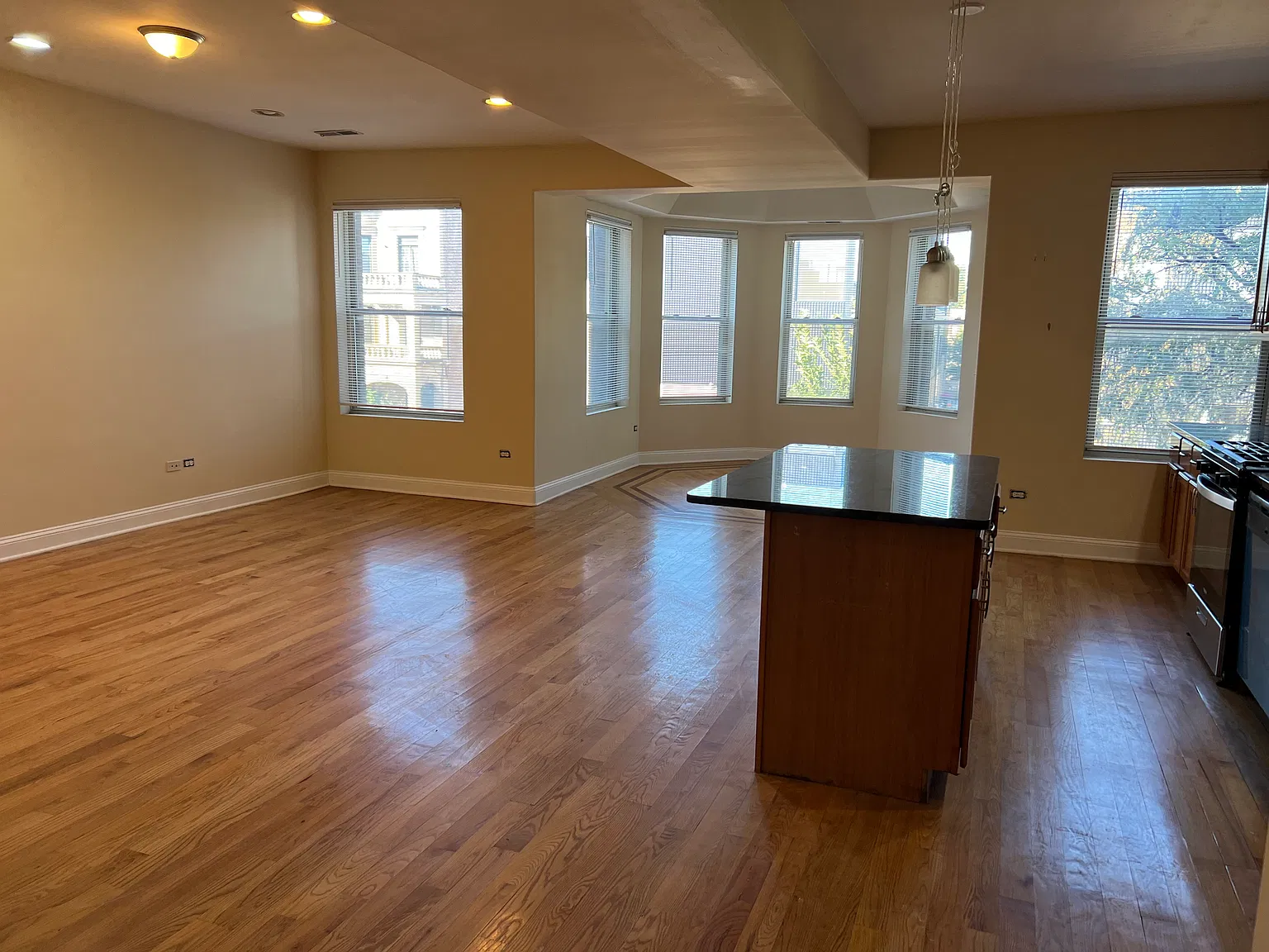 3 bed, 2.5 bath, 1800 sqft, $2,300 — Photo 2