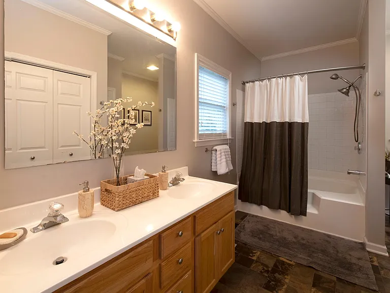 563 Harbor View Cir — Photo 13