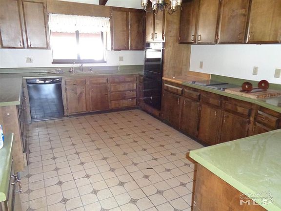 5th image of 984 Marianne Way