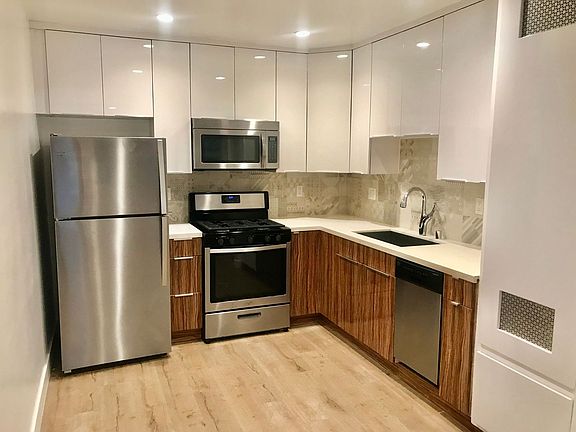 3rd image of 634 Westminster Ave #1-5