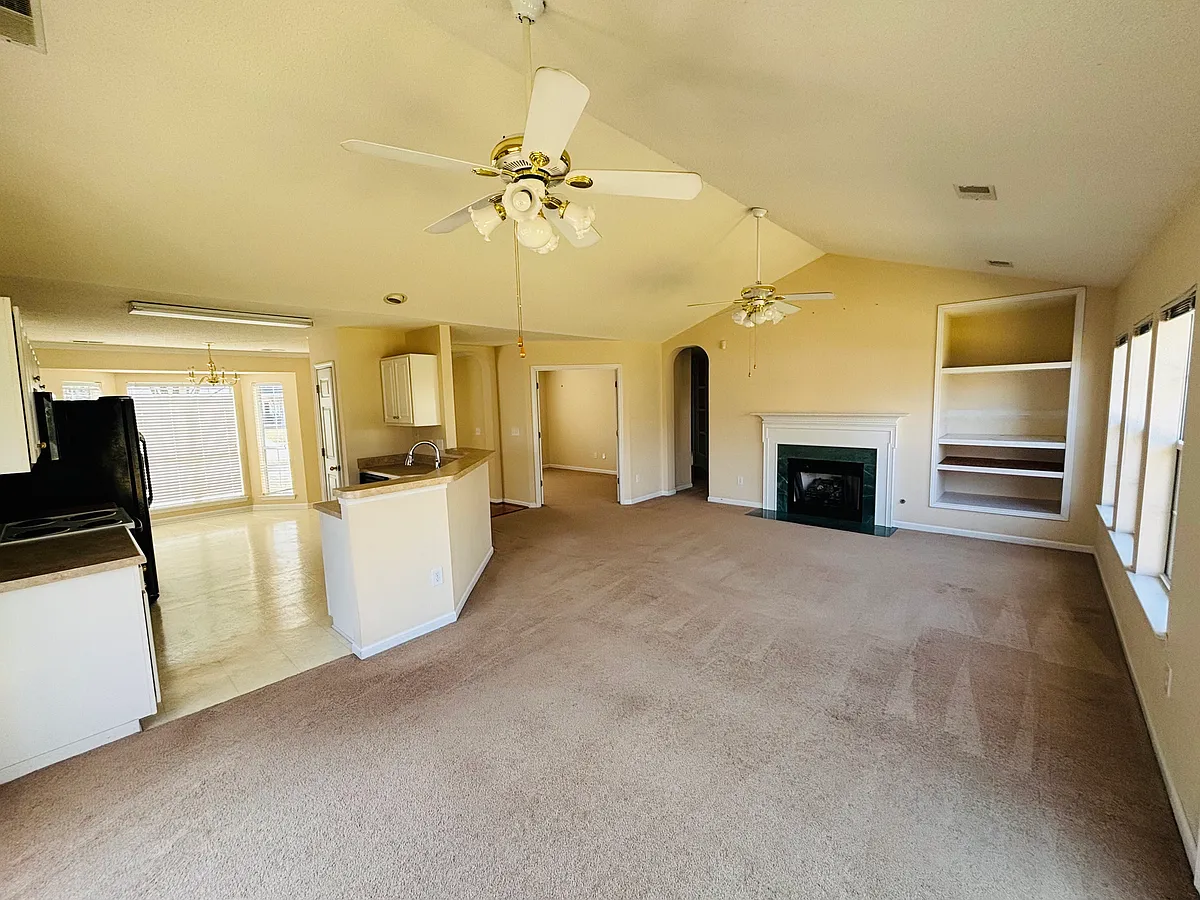 Building Photo - 305 Farmhouse Loop