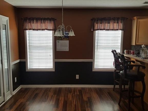 5th image of 905 Tucker Ln