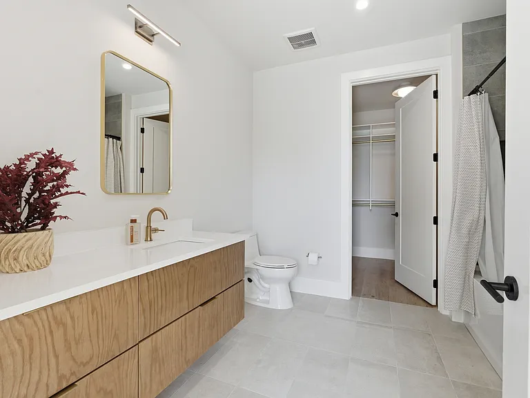 321 31st Ave N #105 — Photo 18