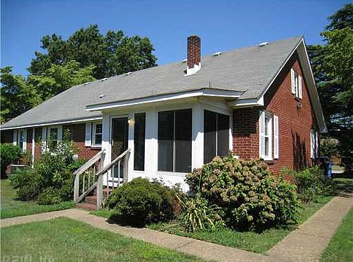 sunroom at back of house