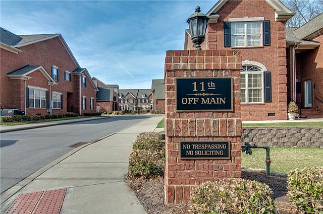 1st image of 126 Brilliantine Cir