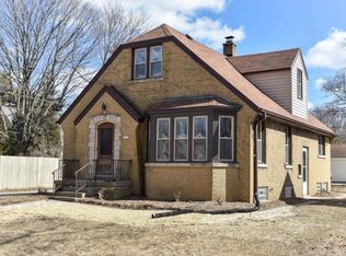 2121 W Raleigh Ave, Glendale, WI 53209