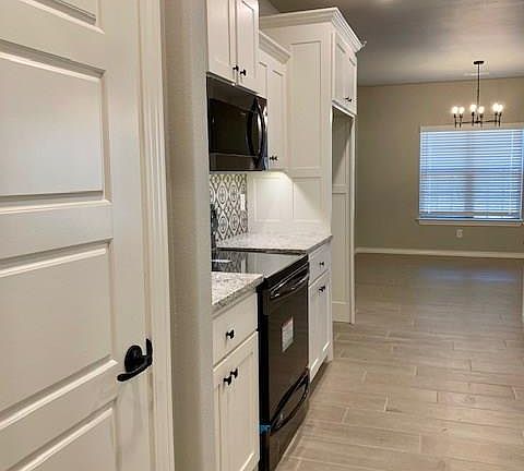5th image of 2662 S Olive Ct
